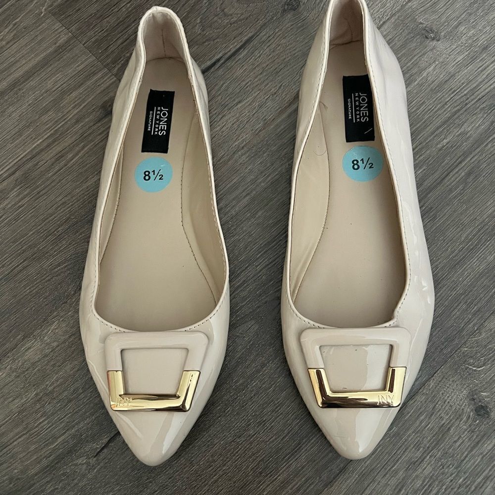 Jones NY Slats size 8.5 Women narrow fit patent leather